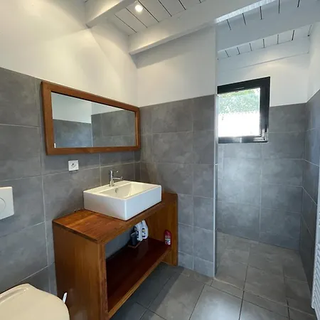 8 Pers. Proche Lac, Ocean Et Golf, Wifi, Animaux Admis, Parking - Fr-1-379-83 Vila
